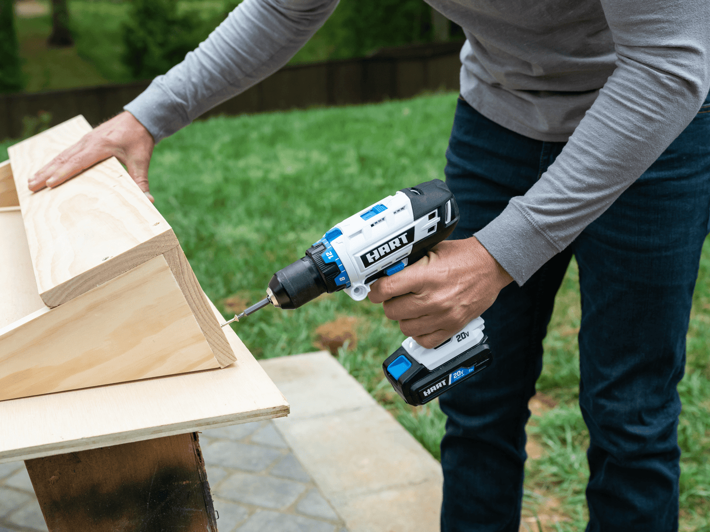 20V 6-Tool Combo Kit (1/2" Drill/Driver, Impact Driver, LED Light, Reciprocating Saw, Circular Saw, Random Orbit Sander, (1) 4.0Ah & (1) 1.5Ah Lithium-Ion Batteries)