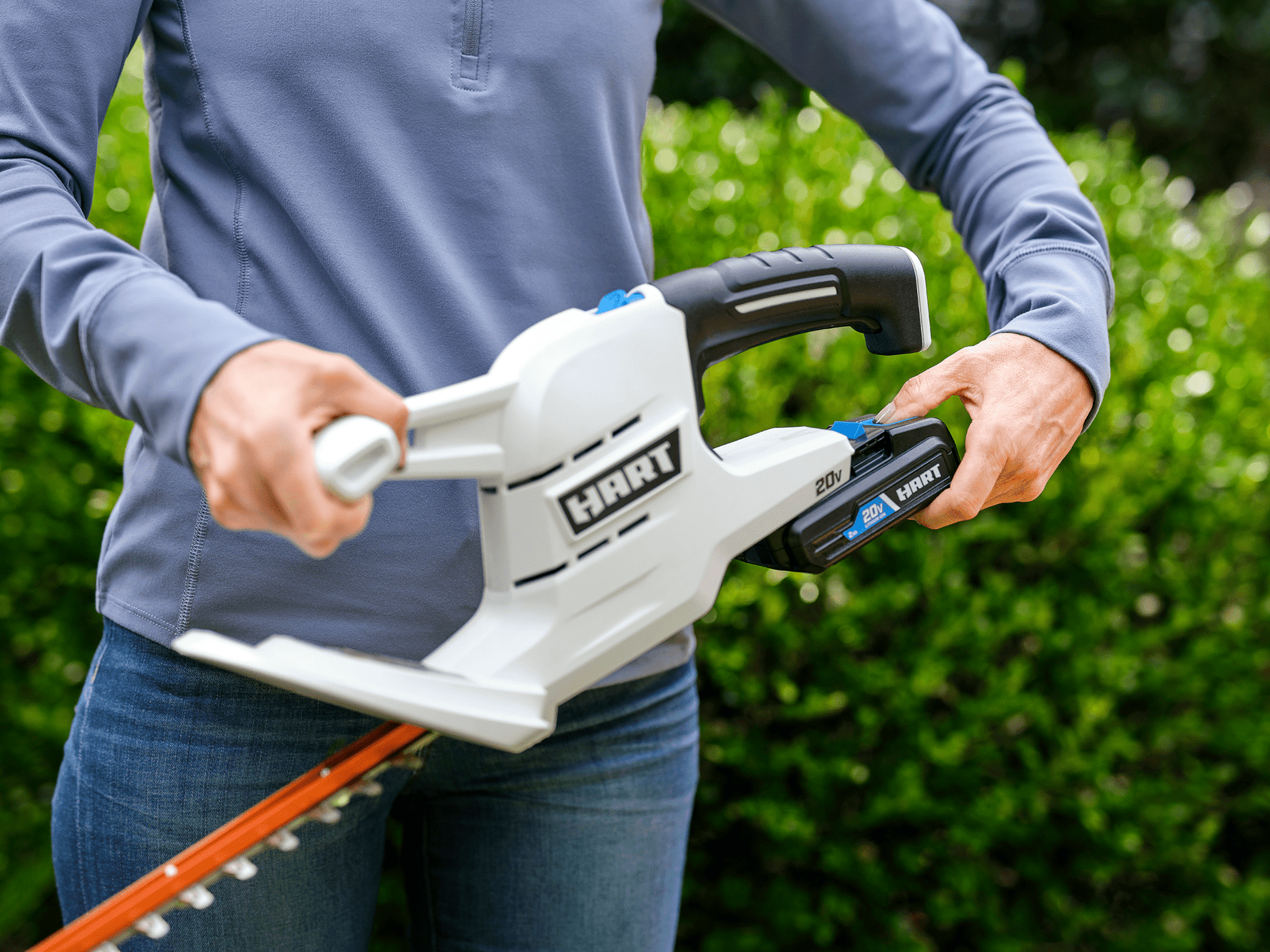 HR 20V 18" Cordless Hedge Trimmer Kit